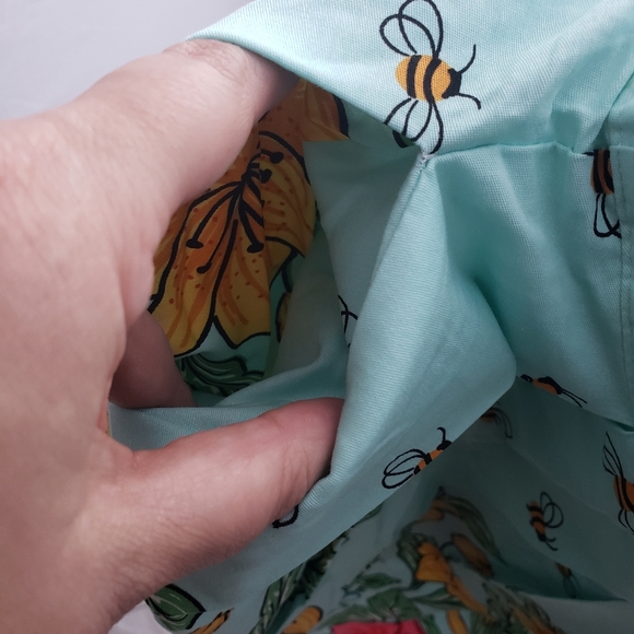 Do you suppose she's a wildflower? - Picture 5 of 5